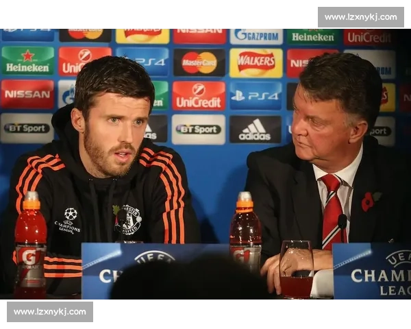 卡里克点破曼联中兴关键：前锋回撤，中场终获喘息